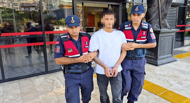 Antalya'da polise silah doğrultan şüpheli tutuklandı