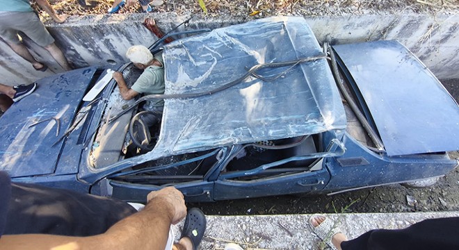 Antalya'da sulama kanalına düşen otomobilin sürücüsü yaralandı