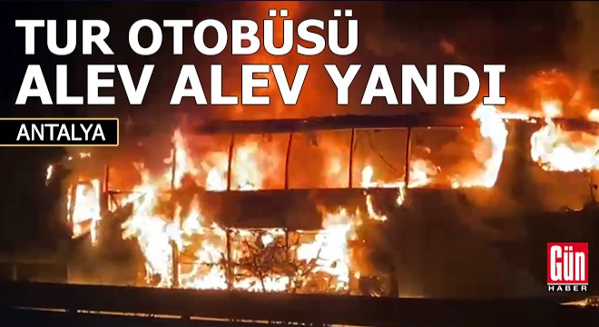 Antalya'da tur otobüsü alev alev yandı