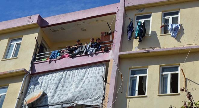 Antalya'da yangın çıktı, mahsur kalan çocukları itfaiye kurtardı