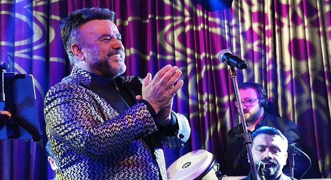 Antalya'daki Elazığlılar Bülent Serttaş ile coştu