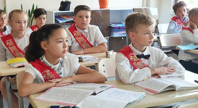 Antalya'daki Rus Okulu'nda öğrenciler karnelerini aldı