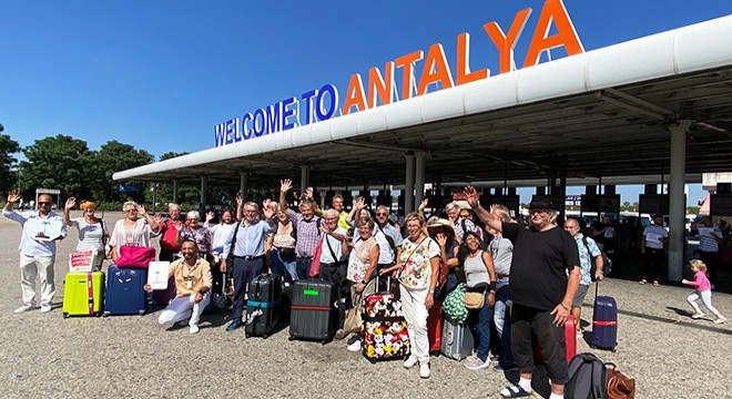 Antalya'ya sonbaharın ilk kafilesi, İsveç'ten geldi