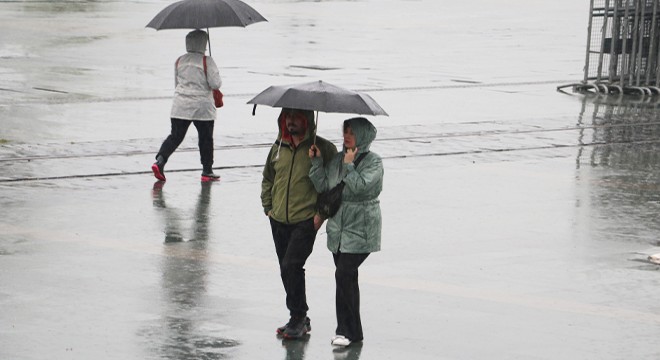 Antalya, bayramı yağmurla uğurladı