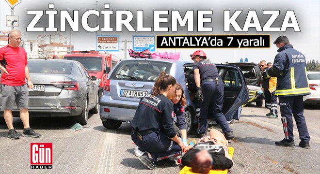 Antalya da 4 aracın karıştığı zincirleme kaza: 7 yaralı
