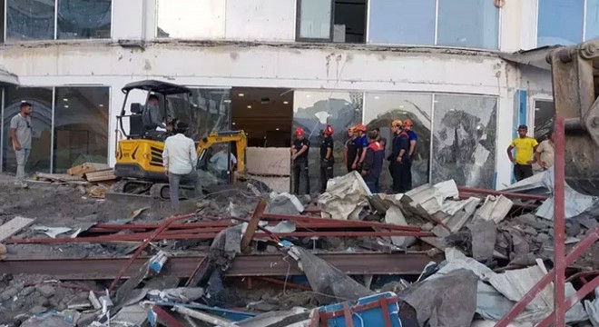 Antalya da 5 yıldızlı otel inşaatında teras çöktü