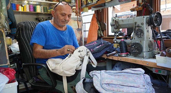 Antalya da 56 yıldır çanta üretiyor