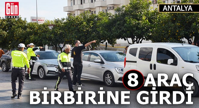 Antalya da 8 araç birbirine girdi