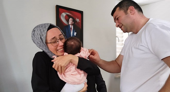 Antalya da Begüm bebeğin kokusuyla annelik sevinci yaşadı