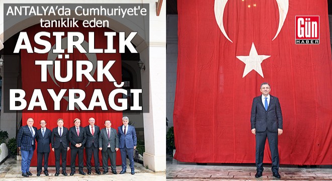 Antalya da Cumhuriyet e tanıklık eden Türk bayrağı