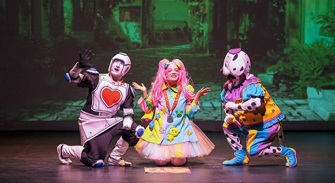 Antalya da  Dino Ormanı  ile miniklerin sesleri sahneyi doldurdu