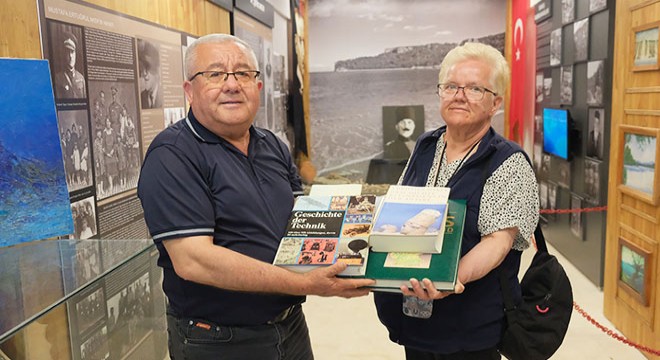 Antalya da Kültür Evi ne kitap bağışı
