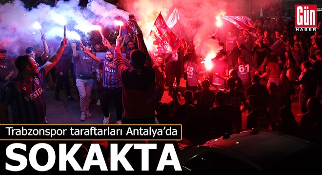 Antalya da Trabzonspor taraftarları şampiyonluğu kutladı