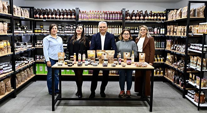 Antalya da Yerli Malı Haftası nda kadın emeğine destek