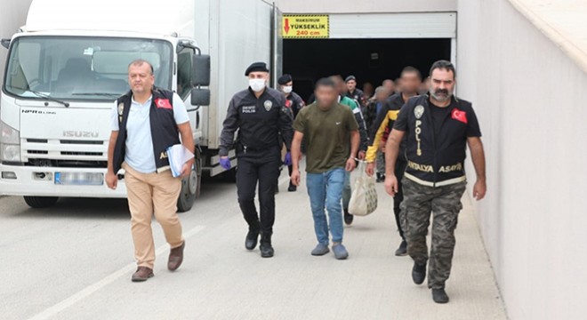 Antalya da aranan 57 kişi eş zamanlı operasyonlarla yakalandı