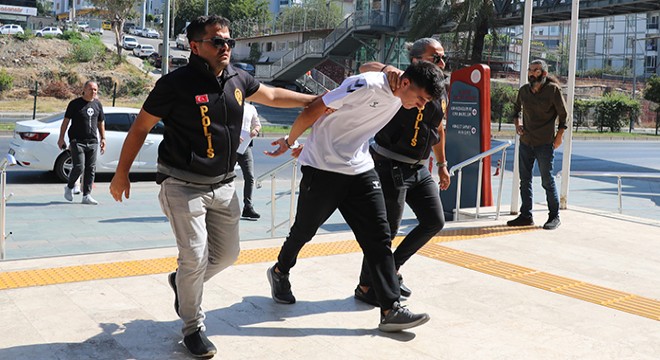 Antalya da arkadaşını öldüren şüpheli, adliyeye sevk edildi