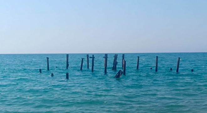 Antalya da denizdeki demir kazıklar temizlendi