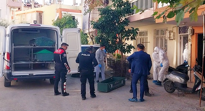 Antalya da evinde ölü bulundu