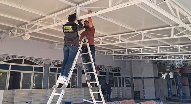 Antalya da fırtına, caminin elektrik tesisatına zarar verdi
