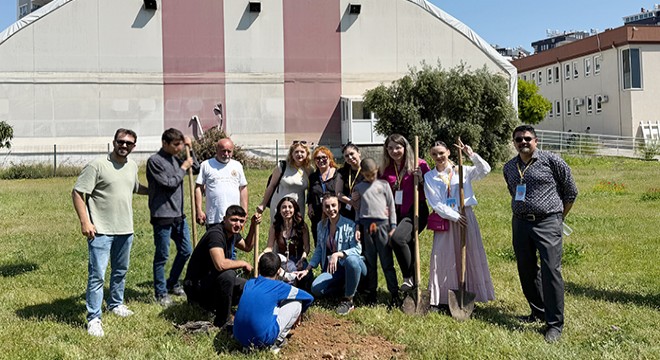Antalya da gençlerle  sevgi  kök salıyor
