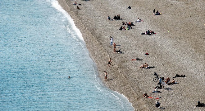 Antalya da güneşli havanın tadını çıkardılar