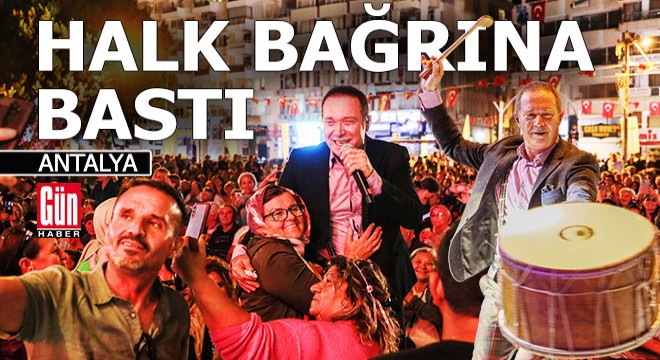 Antalya da halk Sümer Ezgü yü bağrına bastı