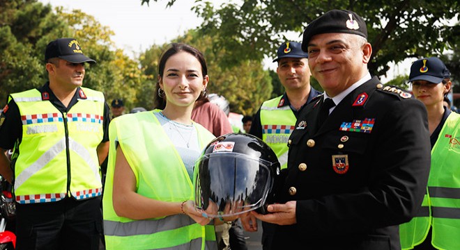 Antalya da jandarma önce eğitim verdi, sonra kask hediye etti