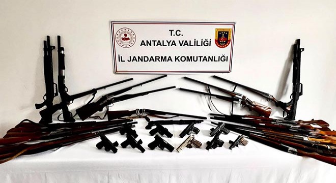 Antalya da kaçak silah operasyonu