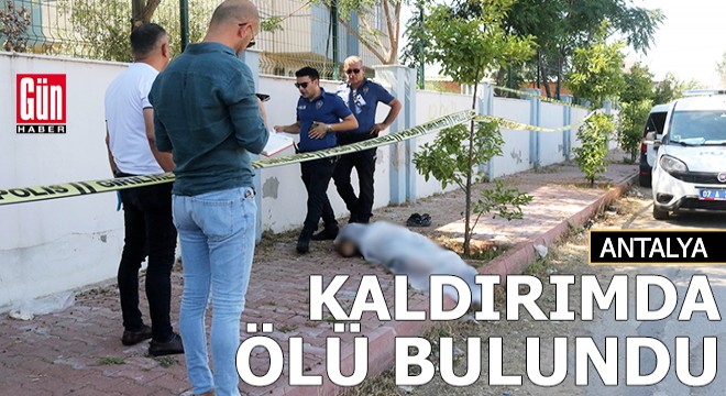 Antalya da kaldırımda ölü bulundu