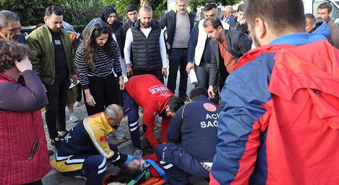 Antalya da kamyonetin çarptığı öğrenci yaralandı