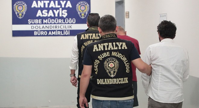 Antalya da kuyumcuya sahte altın satan 2 kişi yakalandı