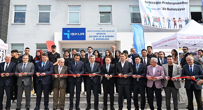 Antalya da meslek lisesi öğrencileri işverenlerle buluştu