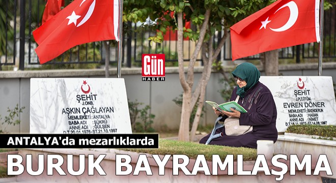 Antalya da mezarlıklarda buruk bayramlaşma