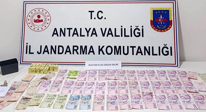 Antalya da muhtarın işlettiği kahveye kumar baskını