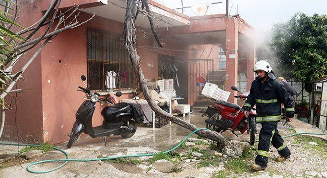 Antalya da odun sobası odayı küle döndürdü