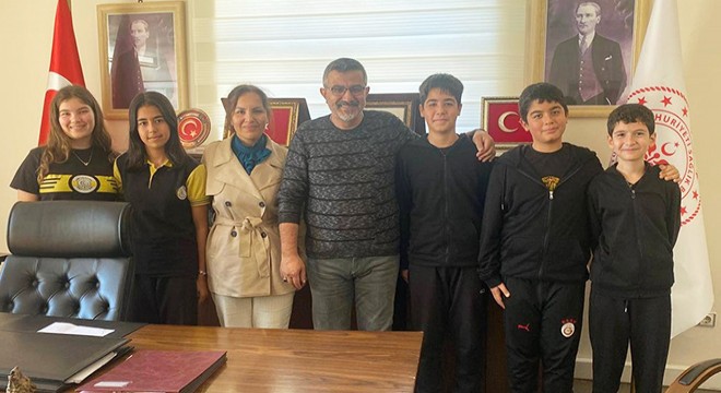 Antalya da öğrencilerinden örnek davranış