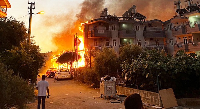 Antalya da otel lojmanı yandı