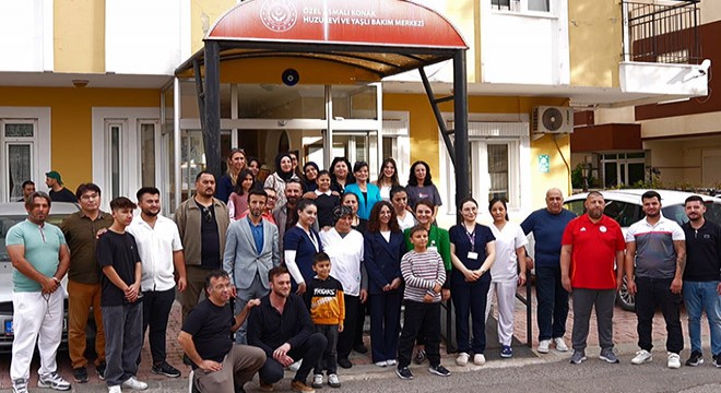 Antalya da otomobil tutkunlarından huzurevi ziyareti