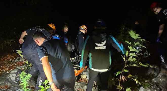 Antalya da otomobil uçurumdan yuvarlandı: 1 ölü, 1 yaralı