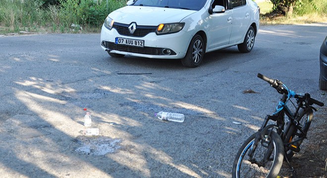 Antalya'da otomobilin çarptığı bisikletli çocuk yaralandı