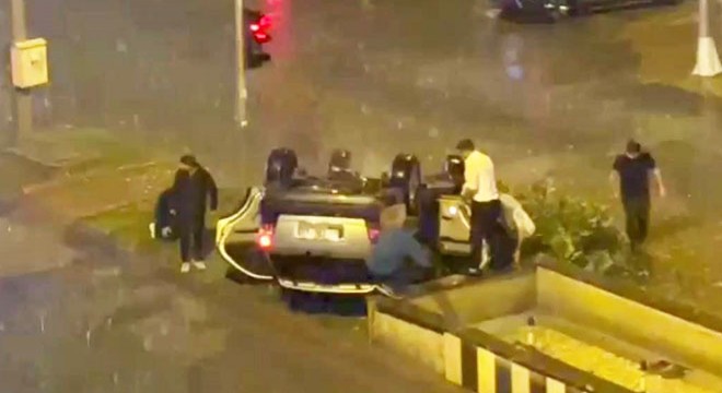 Antalya da otomobilin takla atma anı kamerada