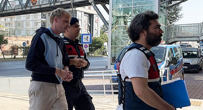 Antalya da parasını gasbeden 2 şüpheliyi cipiyle çarparak öldürdü
