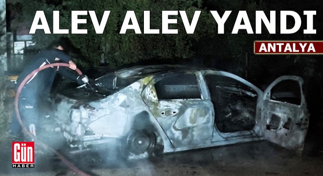 Antalya da park halindeki araç alev alev yandı