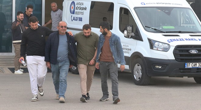 Antalya da polis memurunun öldürdüğü eşi ve 2 çocuğunun cenazeleri alındı