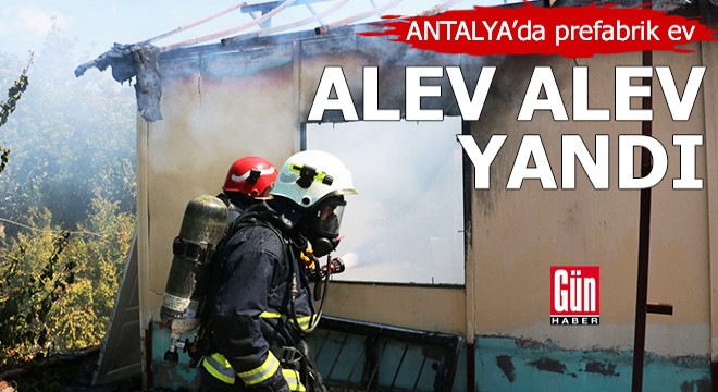 Antalya da prefabrik ev alev alev yandı