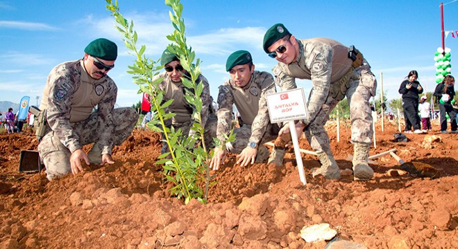 Antalya da şehitler için fidan dikim etkinliği
