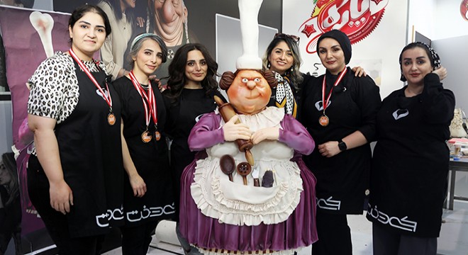 Antalya da şeker hamurundan 150 kiloluk heykel