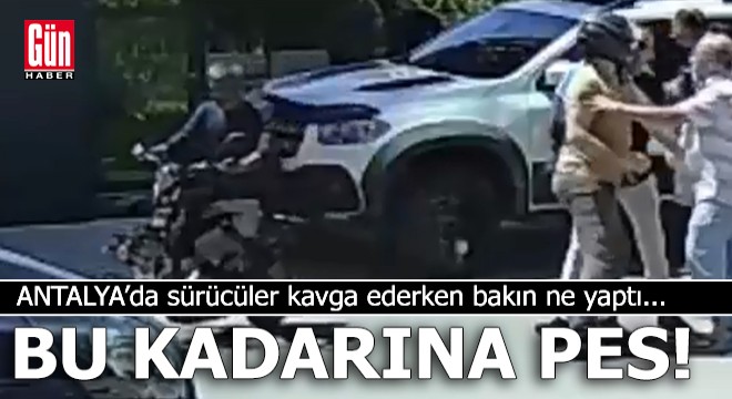 Antalya da sürücüler kavga ederken bakın ne yaptı...