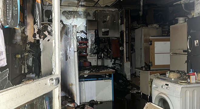 Antalya da tamirhanede yangın hasara neden oldu