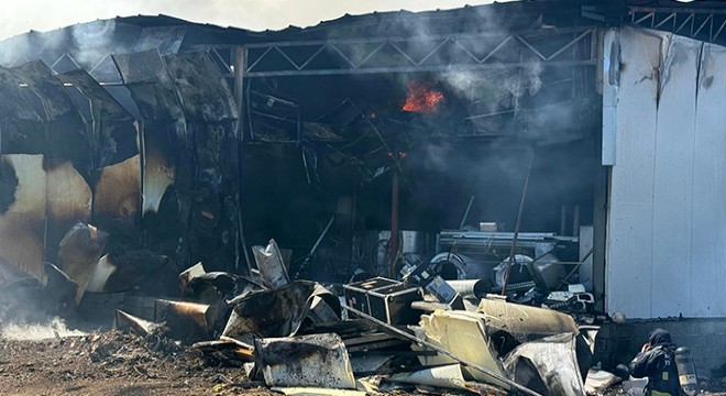 Antalya da evlere sıçrayan yangın korkuttu